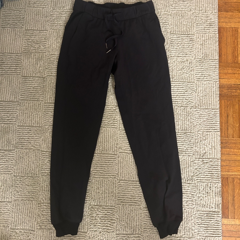 Lululemon Dance Studio Jogger in Black Size 4
